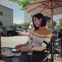 女主播 剪衣服,揭秘时尚界的新宠